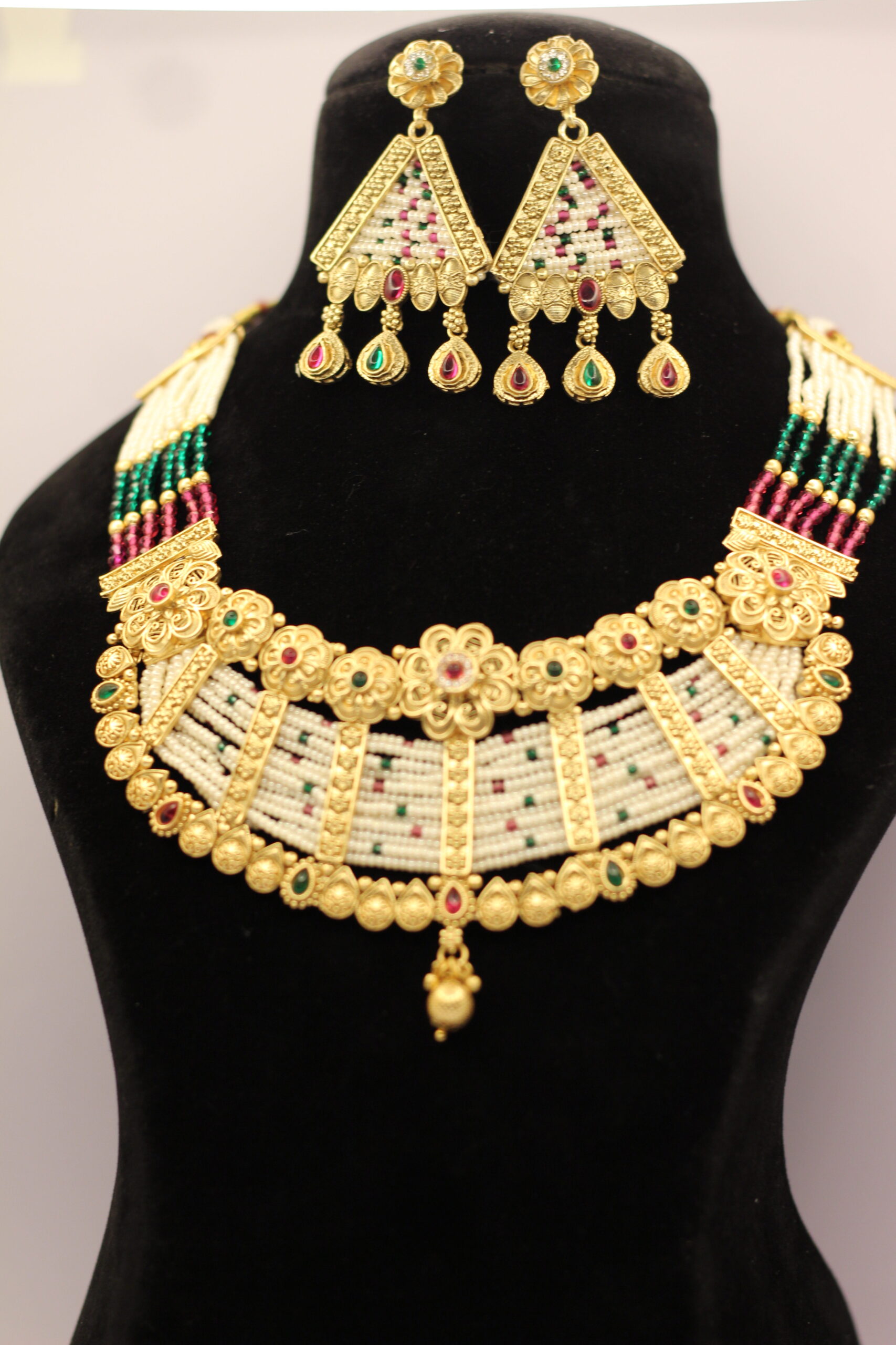Dome-shaped traditional design with floral top - Image 5