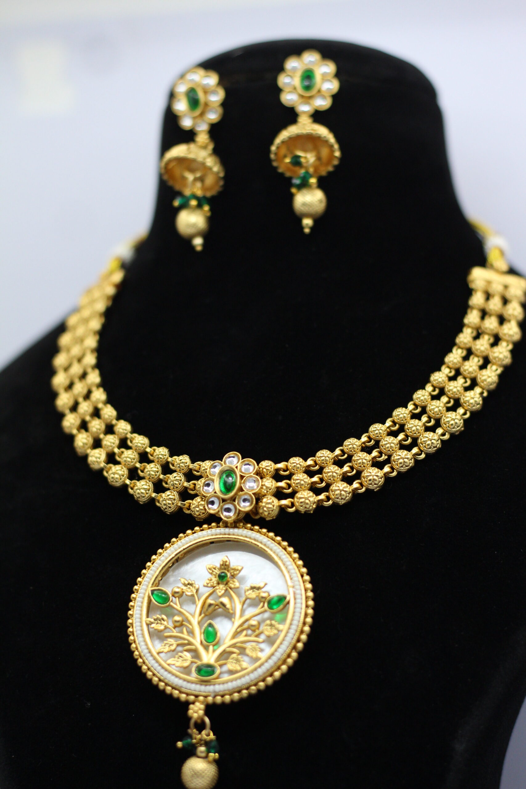 Bridal Kundan Necklace Set with Multicolor Meenakari & Pearl Drops - Image 5