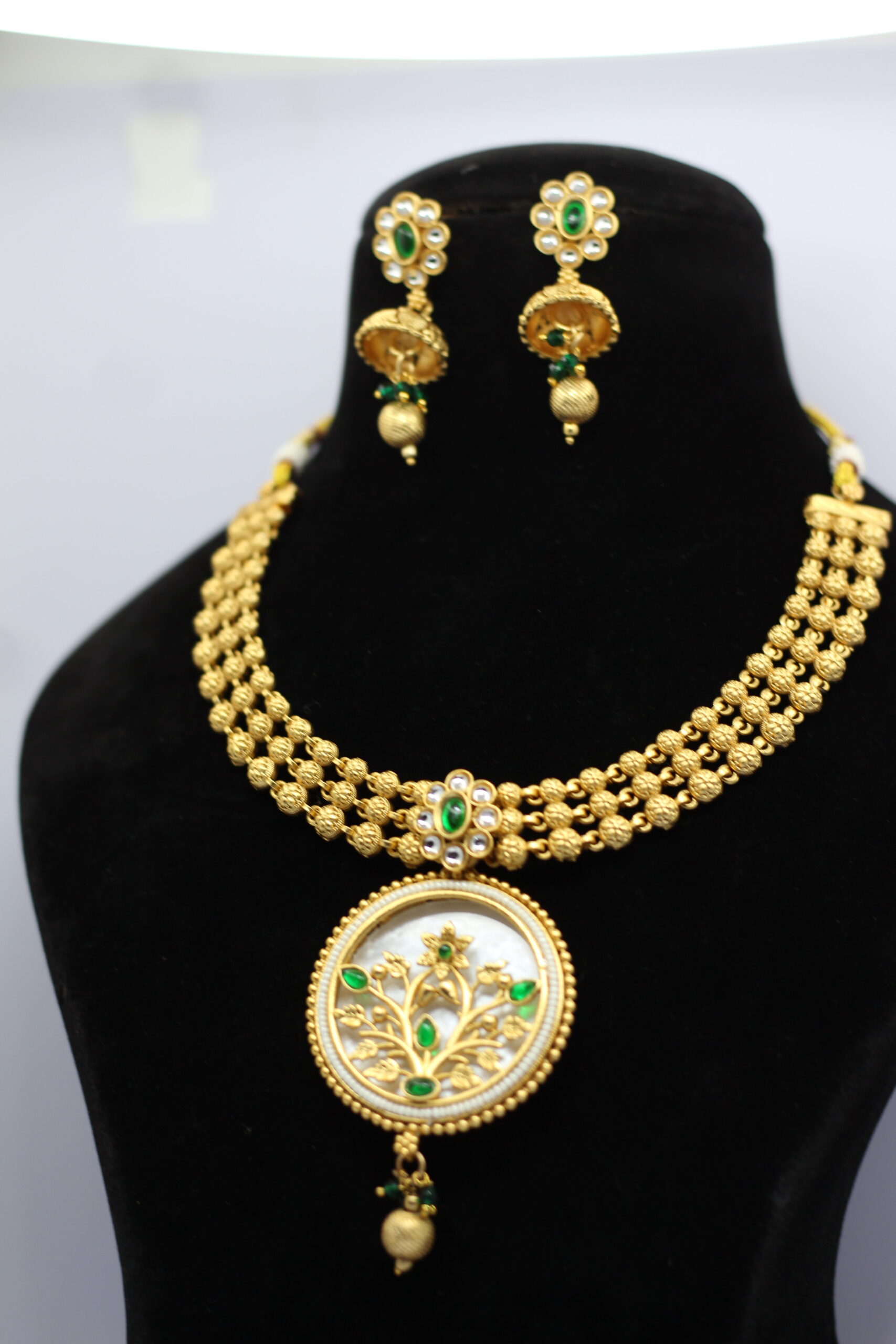 Bridal Kundan Necklace Set with Multicolor Meenakari & Pearl Drops - Image 4
