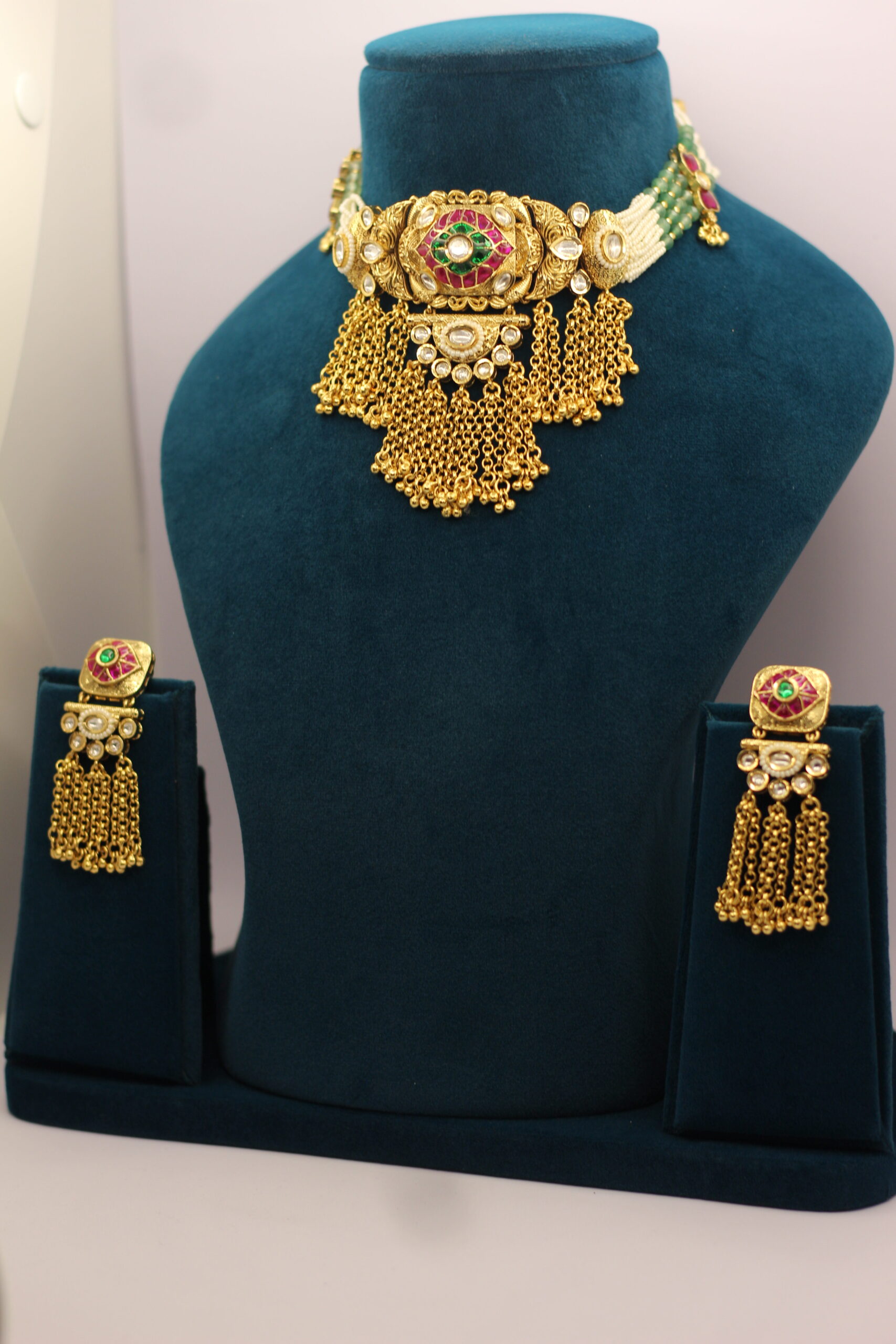 Royal Gold Plated Choker Necklace Set with Earrings - Image 3