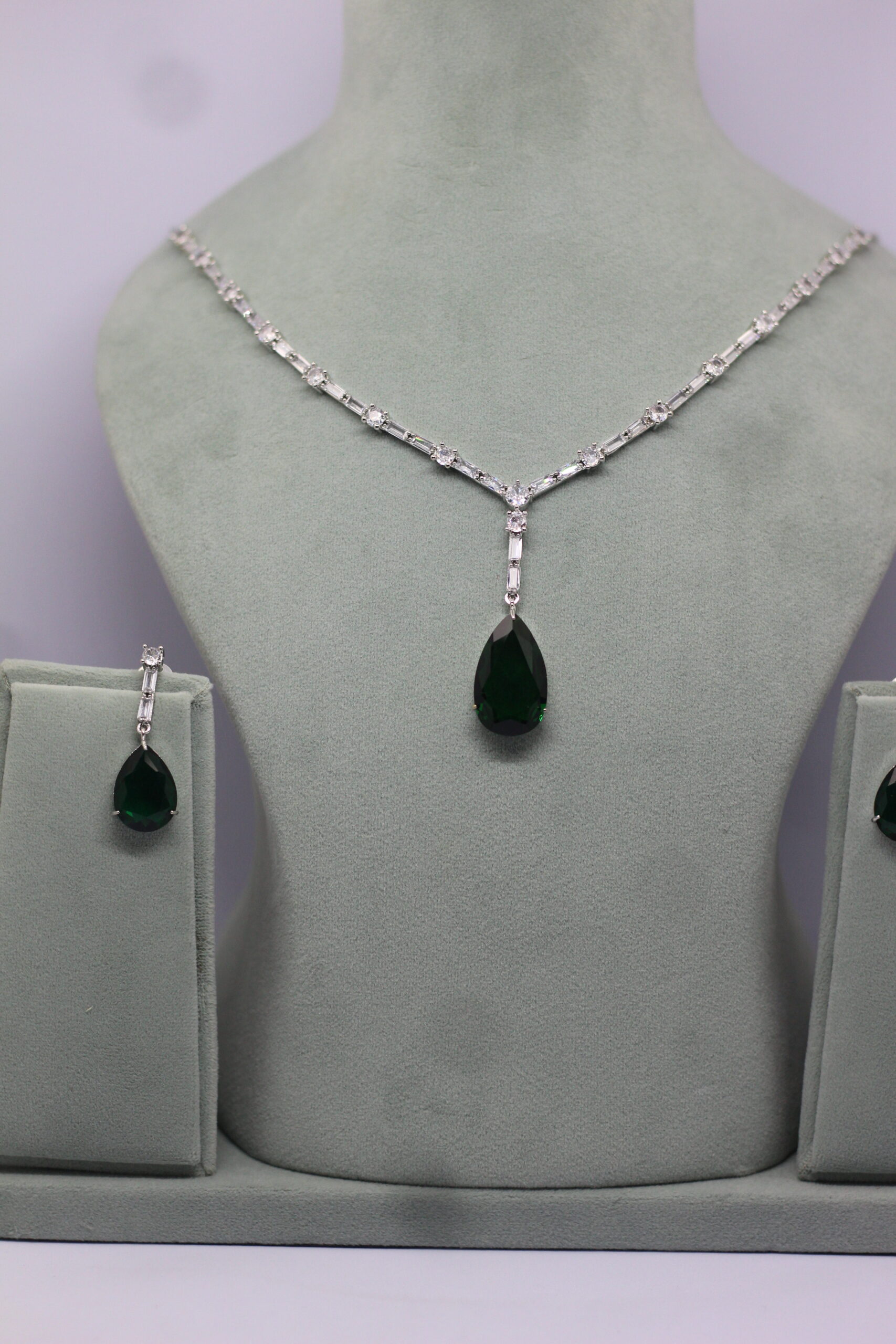 Platinum-Plated Emerald Green Teardrop Crystal Necklace & Earring Set - Image 4