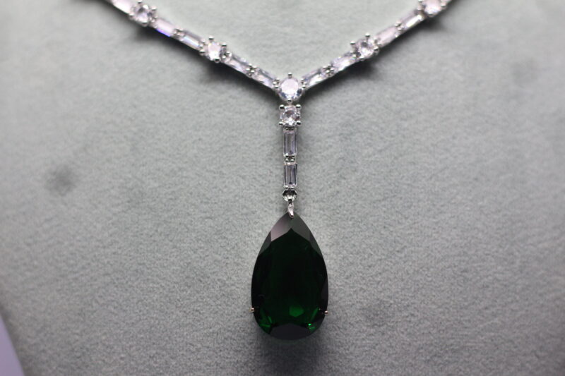Platinum-Plated Emerald Green Teardrop Crystal Necklace & Earring Set - Image 3