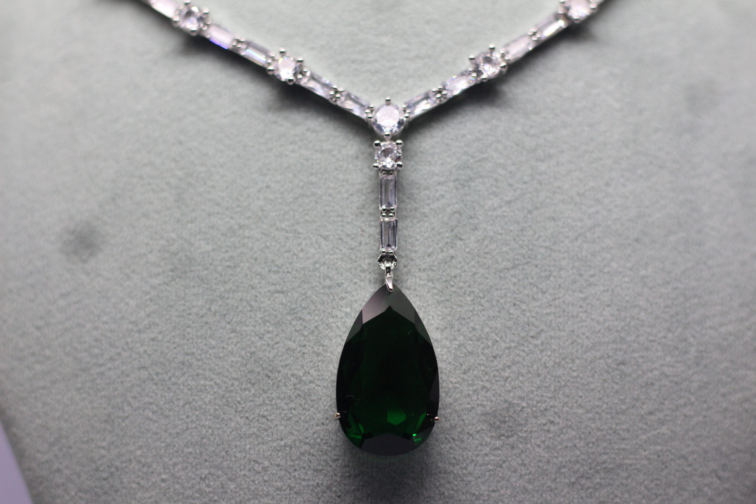 Platinum-Plated Emerald Green Teardrop Crystal Necklace & Earring Set - Image 3