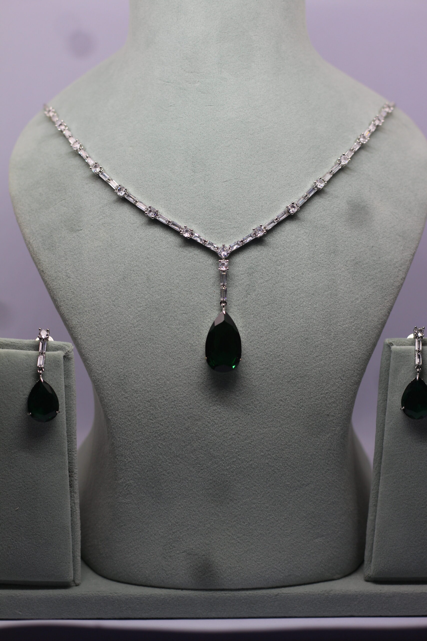Platinum-Plated Emerald Green Teardrop Crystal Necklace & Earring Set - Image 5