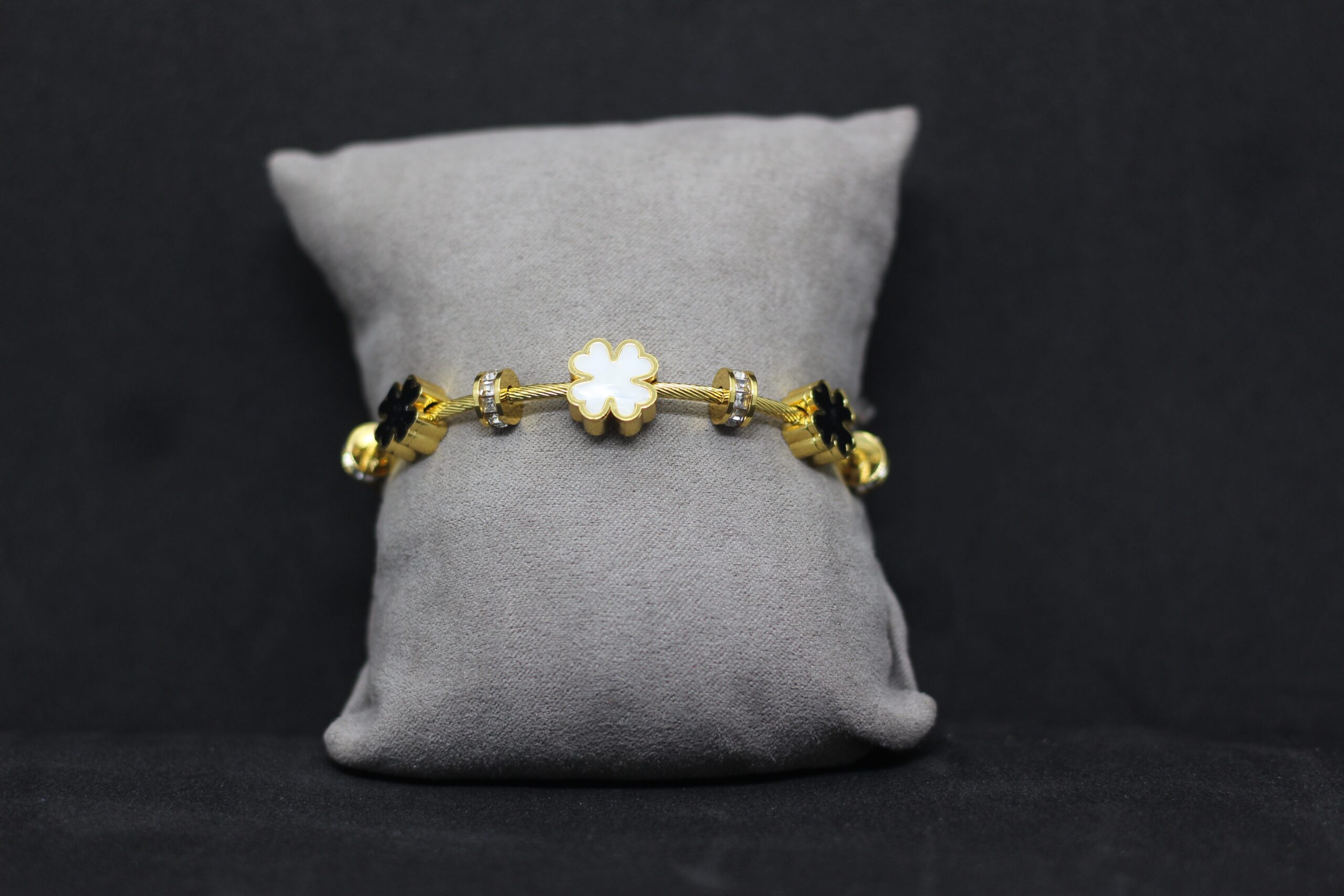 Gold-Plated Flower Charm Bracelet – Elegant & Stylish Jewelry - Image 5