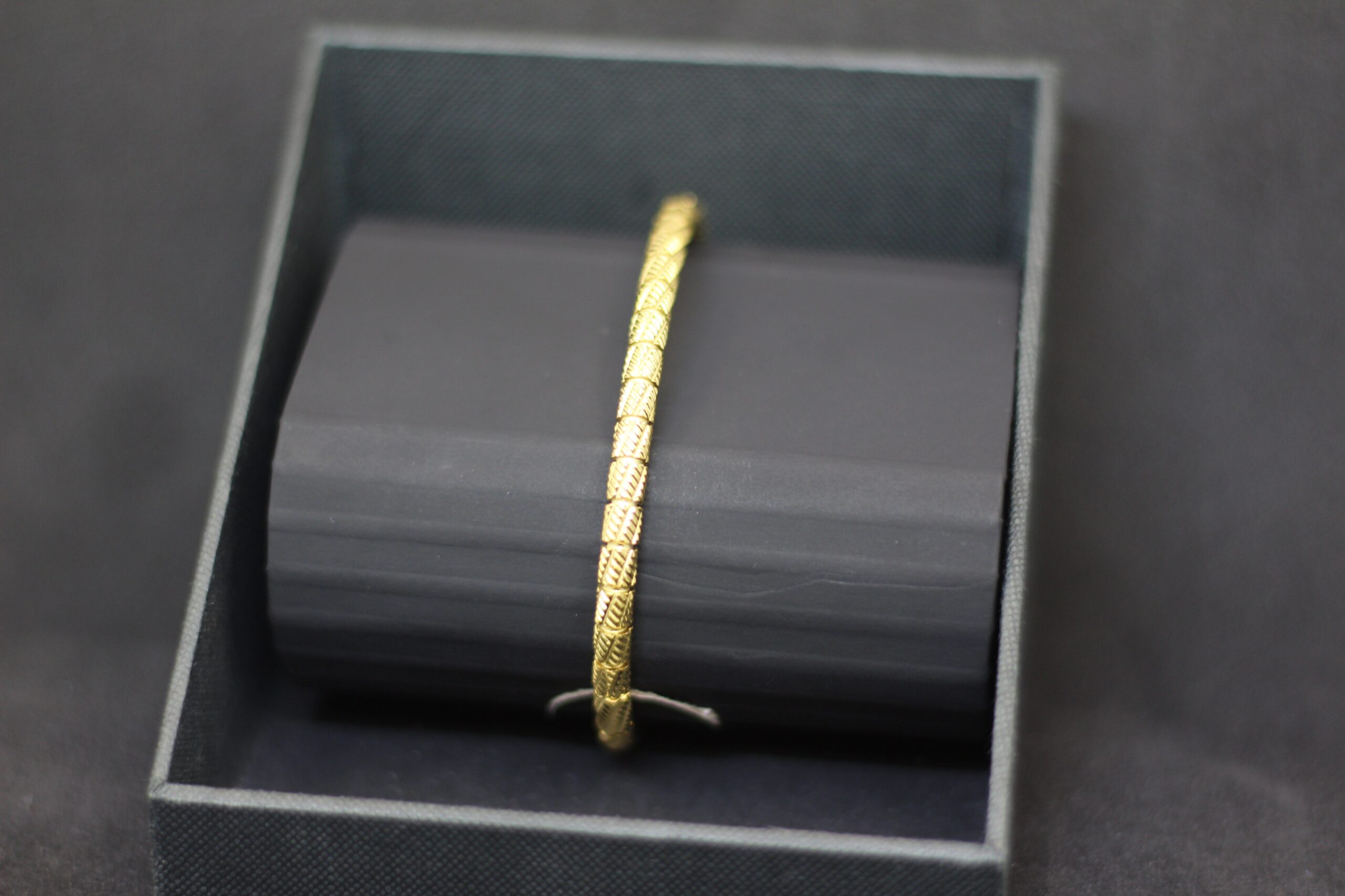 Gold-Plated Classic Textured Bracelet – Elegant Daily Wear - Image 4