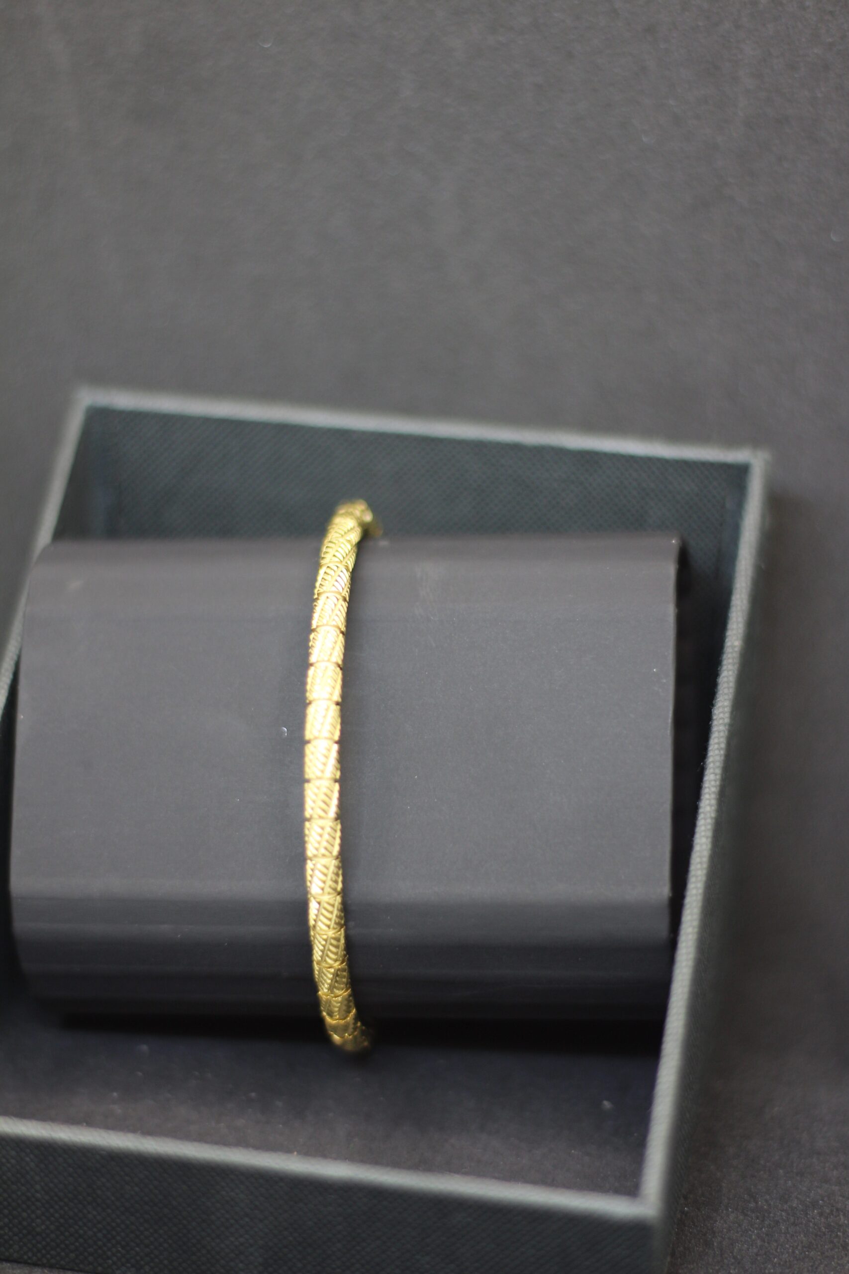 Gold-Plated Classic Textured Bracelet – Elegant Daily Wear