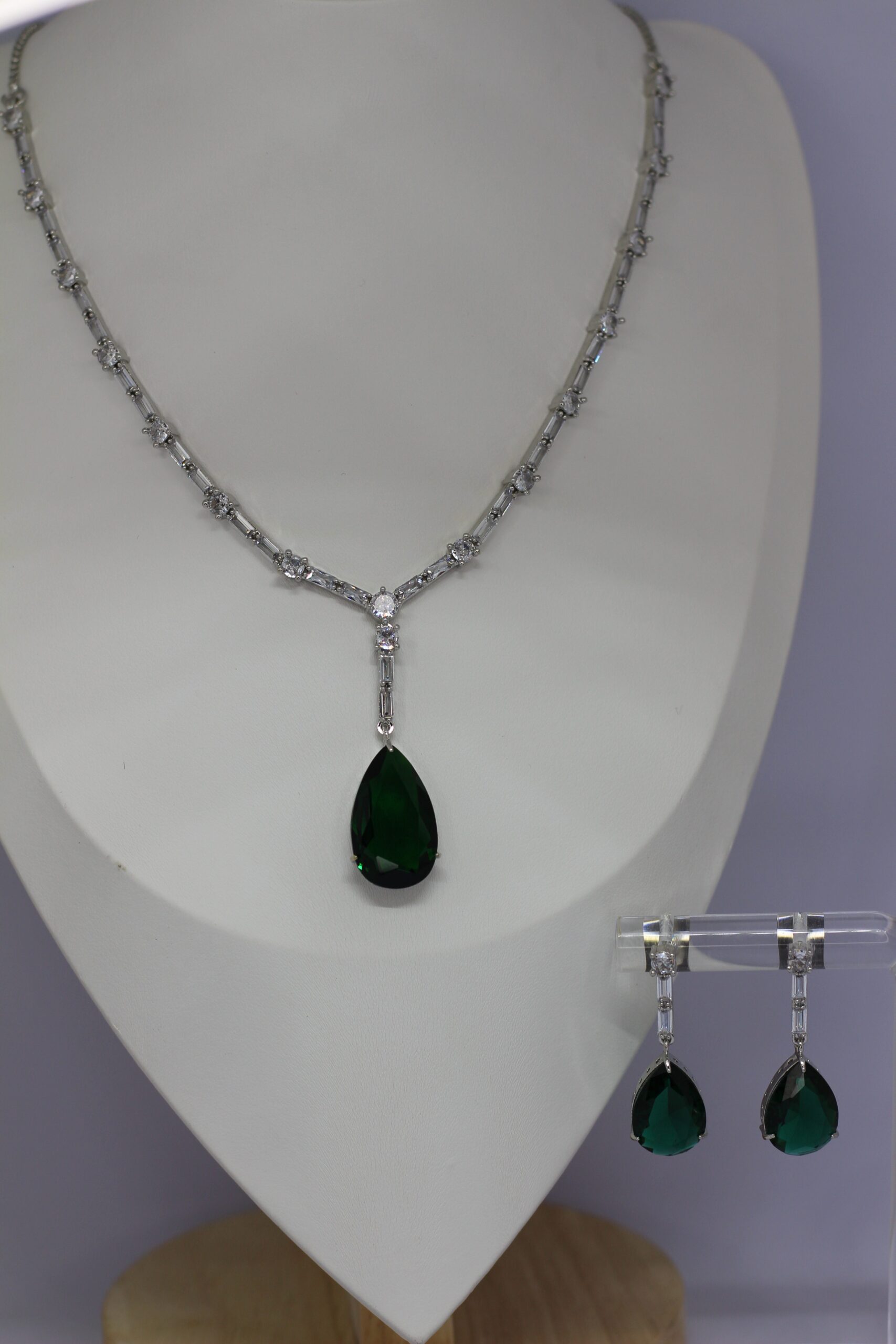 Emerald Green Teardrop Necklace Set - Image 2