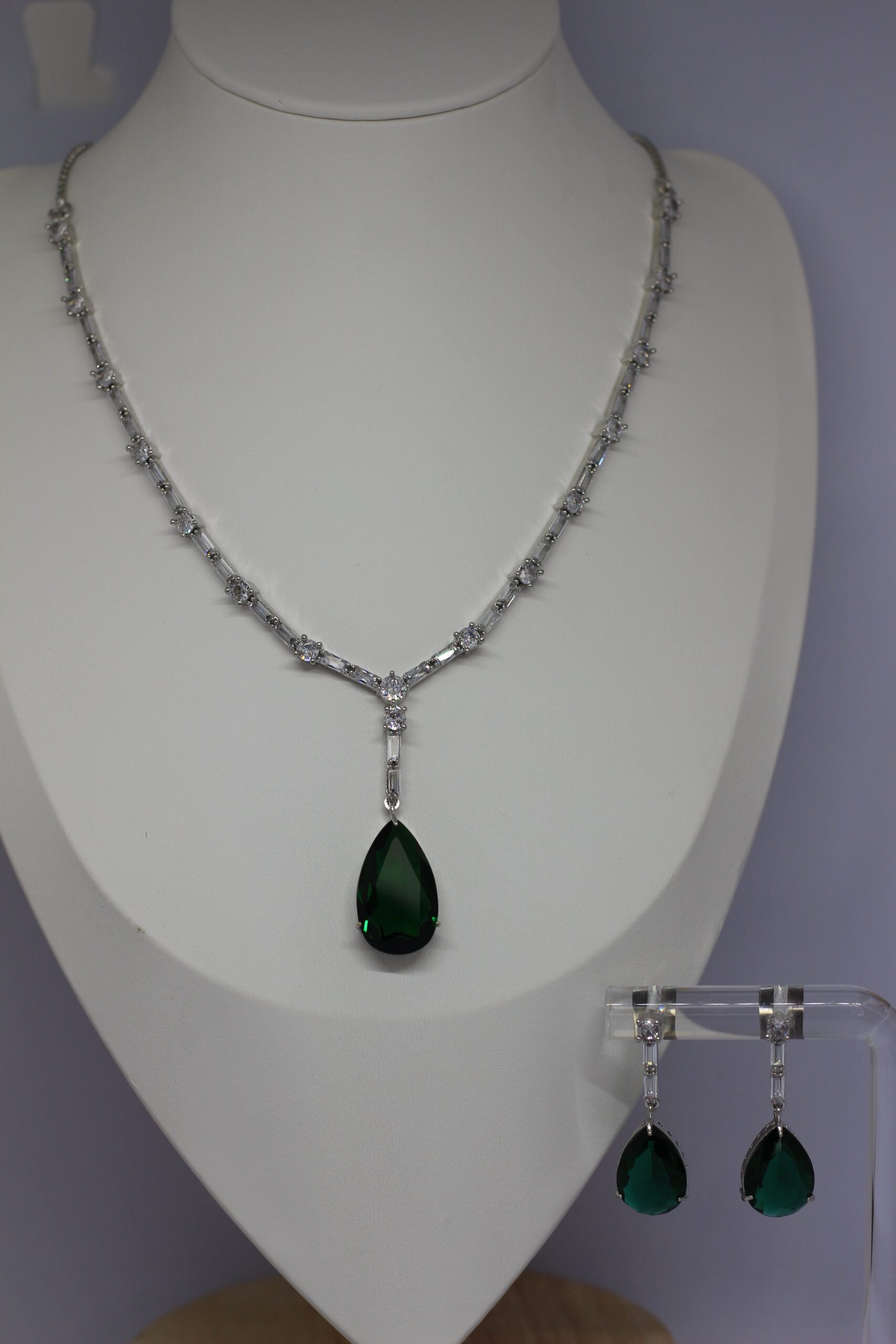 Emerald Green Teardrop Necklace Set