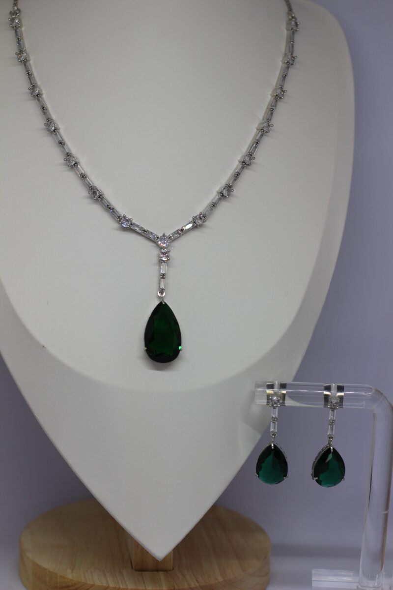 Emerald Green Teardrop Necklace Set - Image 4