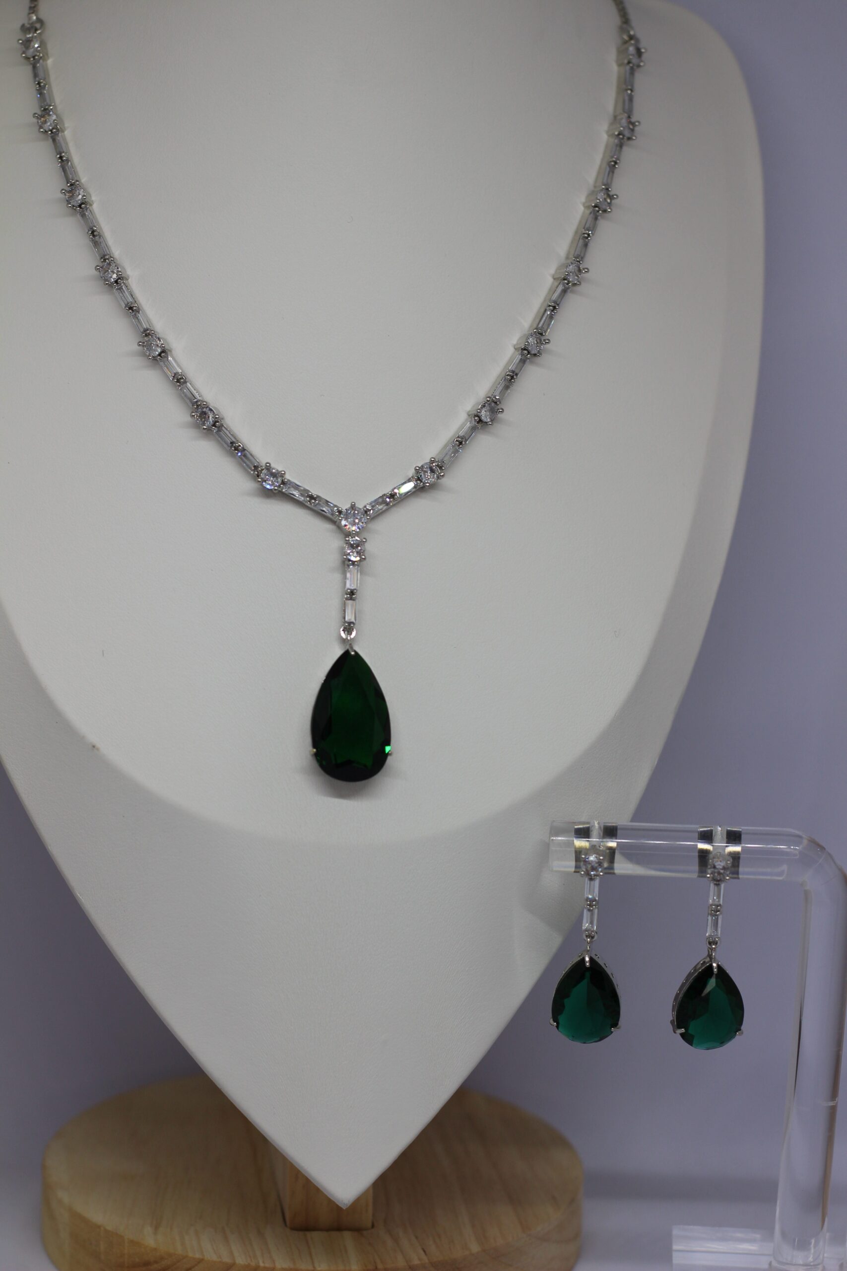 Emerald Green Teardrop Necklace Set - Image 4