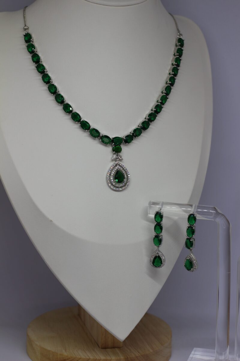 Royal Emerald Cluster Necklace Set
